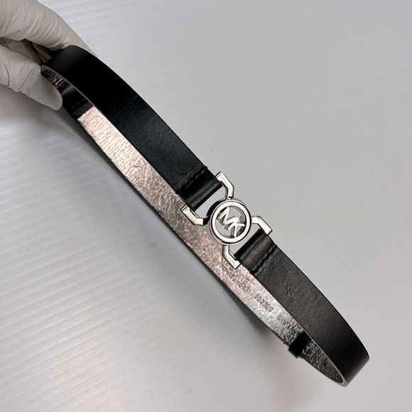 Michael Kors Black Skinny Leather Belt Silver Buckle Adjustable Small - Picture 1 of 7
